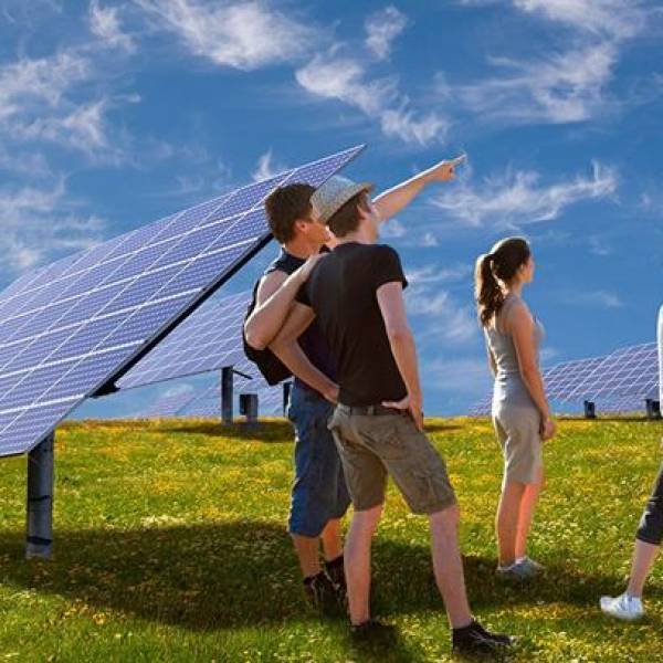 La caída de los precios de las placas solares fotovoltaicas y el cambio regulatorio impulsan la Energia Solar  en España