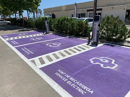 Port Ginesta incorpora cargadores de Endesa X para coches eléctricos en sus instalaciones
