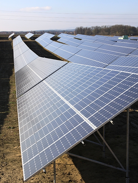 La potencia instalada de energía solar en suelo aumentó en 3.712 MW en 2022