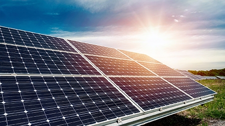 EiDF Solar refuerza su cartera de generación con la adquisición de nuevos proyectos en León y Navarra