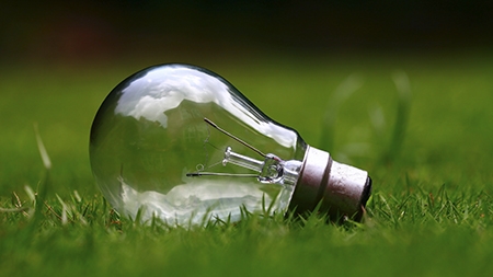 La guerra en Ucrania impulsa la transición energética, pero retrasa la neutralidad en carbono